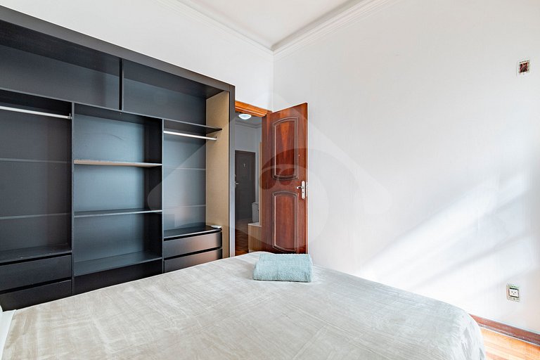 Copacabana Beachfront: Basic & Functional
