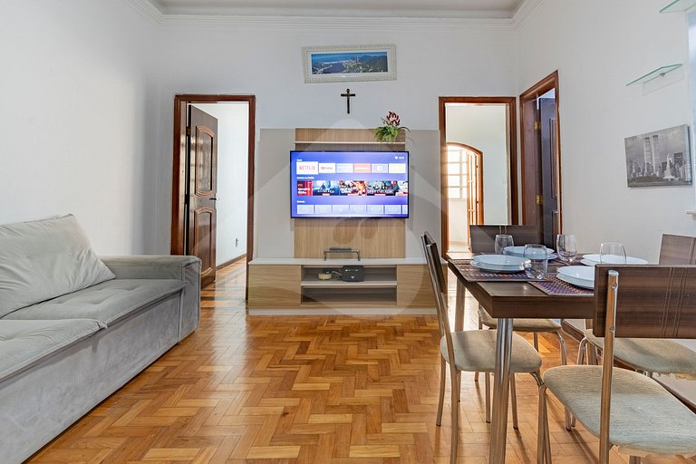 Copacabana Beachfront: Basic & Functional