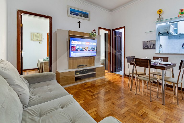 Copacabana Beachfront: Basic & Functional