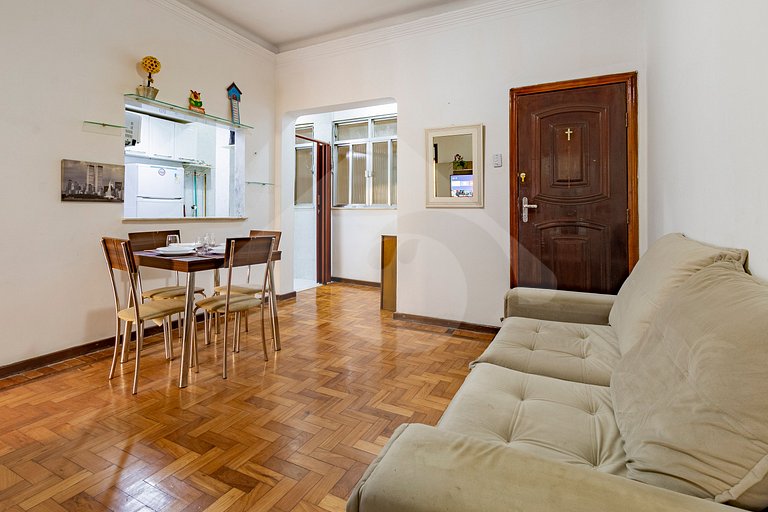 Copacabana Beachfront: Basic & Functional