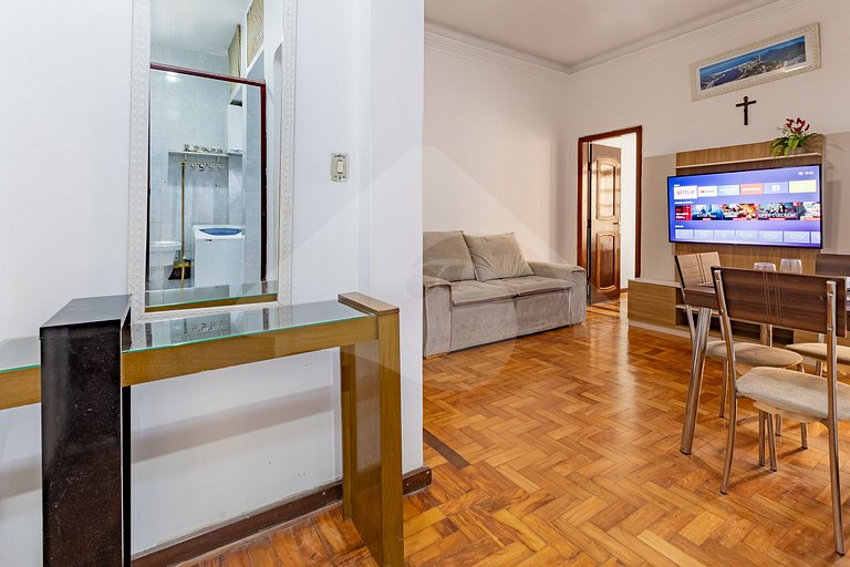 Copacabana Beachfront: Basic & Functional