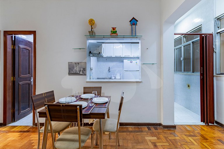 Copacabana Beachfront: Basic & Functional