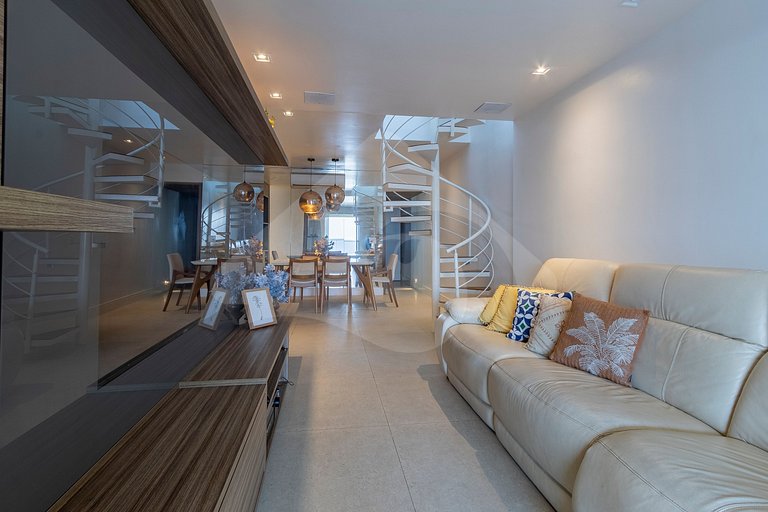 Vista da Praia: Duplex de Luxo com Espaço Gourmet