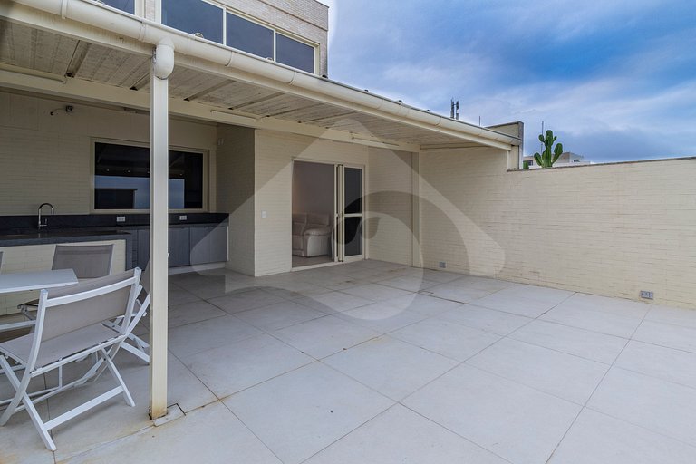 Vista da Praia: Duplex de Luxo com Espaço Gourmet