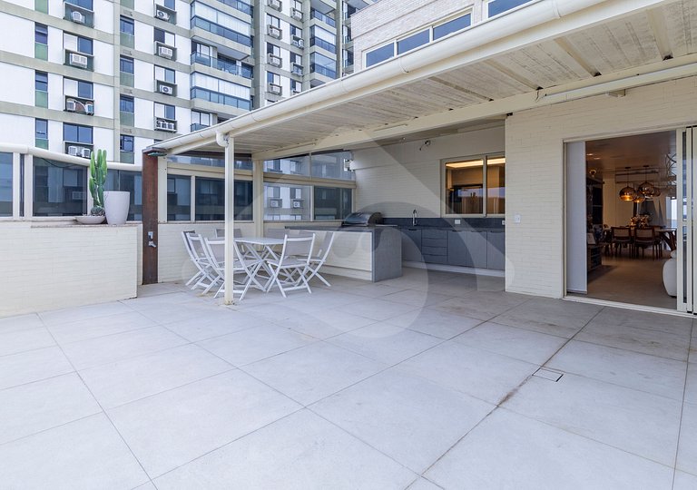 Em frente a Praia: Cobertura Duplex de Luxo com Espaço Gourm