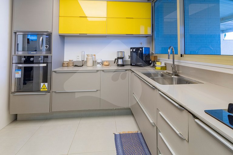 Beachfront: Luxury Duplex Penthouse with Gourmet Area in Bar