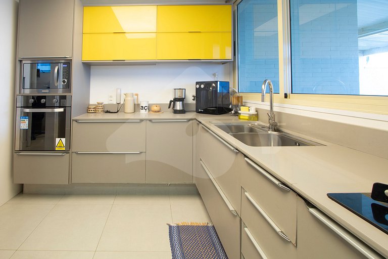 Beachfront: Luxury Duplex Penthouse with Gourmet Area in Bar