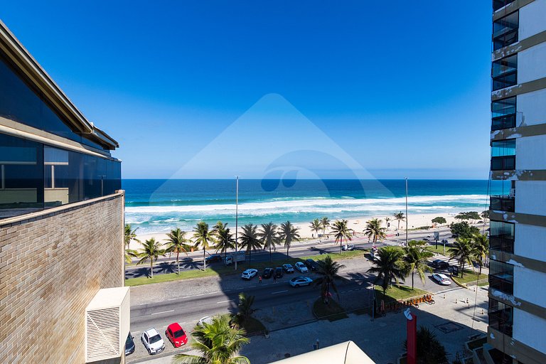 Beachfront: Luxury Duplex Penthouse with Gourmet Area in Bar