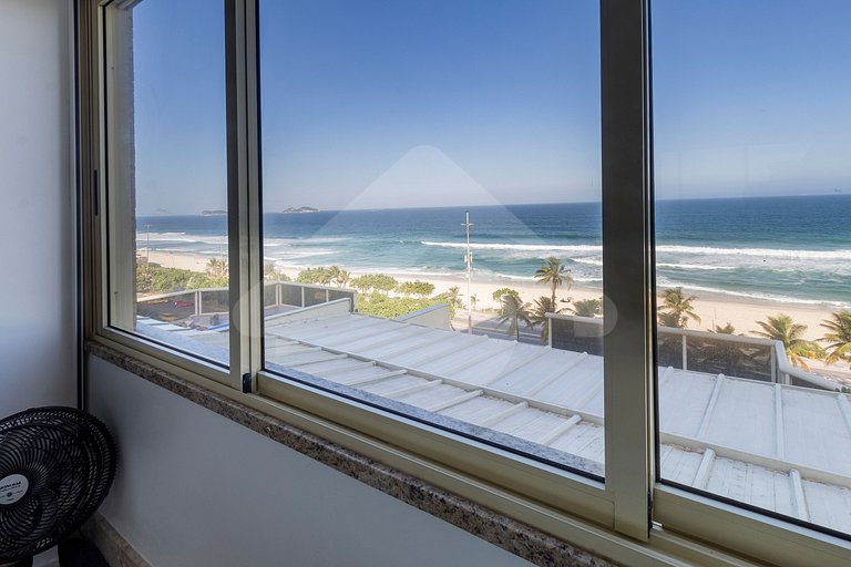 Vista da Praia: Duplex de Luxo com Espaço Gourmet