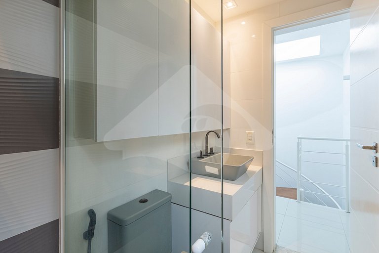 Vista da Praia: Duplex de Luxo com Espaço Gourmet