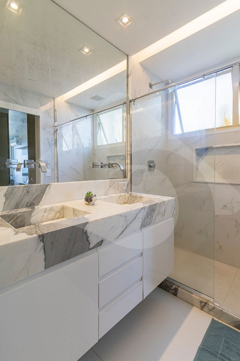 Beachfront: Luxury Duplex Penthouse with Gourmet Area in Bar