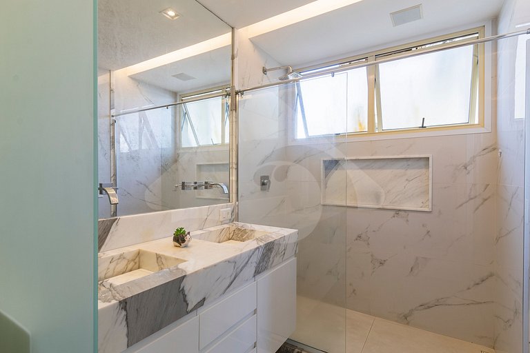 Em frente a Praia: Cobertura Duplex de Luxo com Espaço Gourm