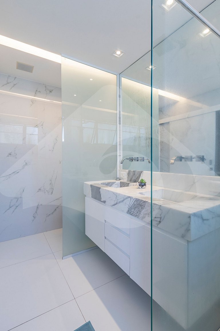Vista da Praia: Duplex de Luxo com Espaço Gourmet