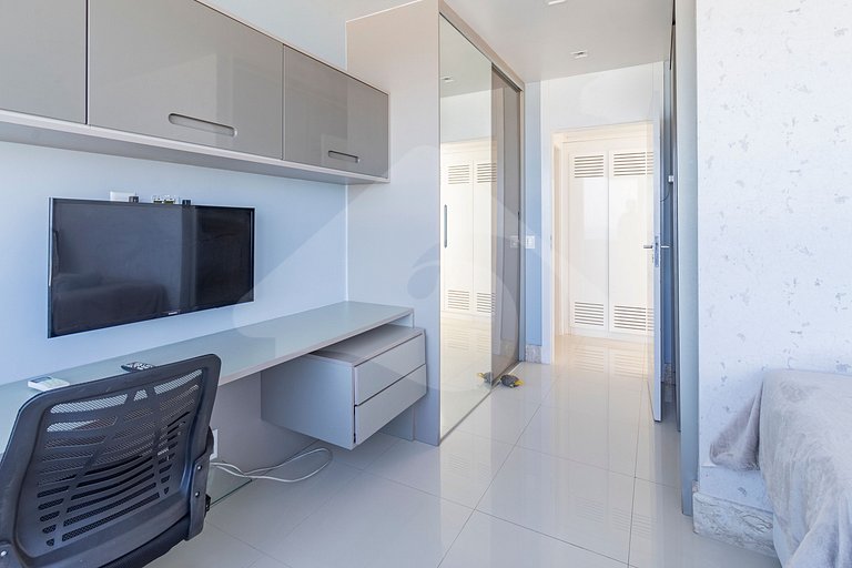 Beachfront: Luxury Duplex Penthouse with Gourmet Area in Bar