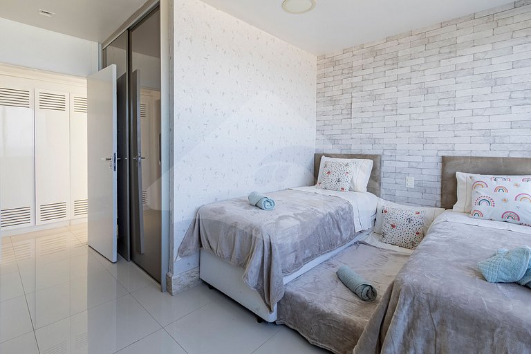Vista da Praia: Duplex de Luxo com Espaço Gourmet