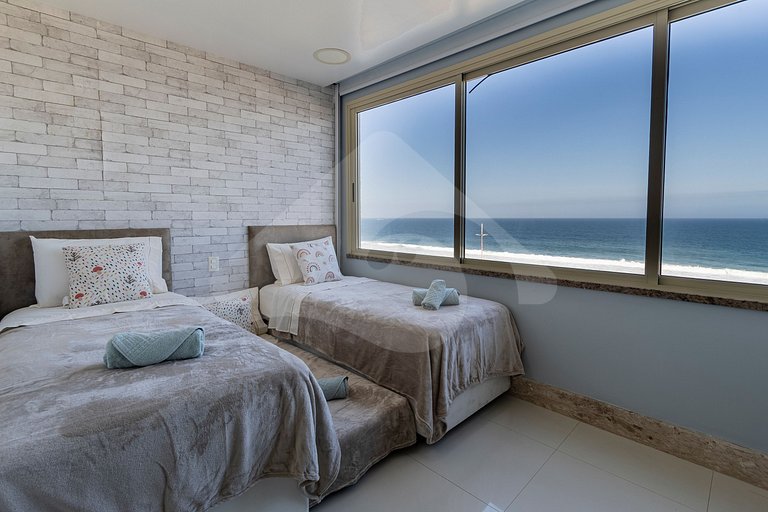 Vista da Praia: Duplex de Luxo com Espaço Gourmet