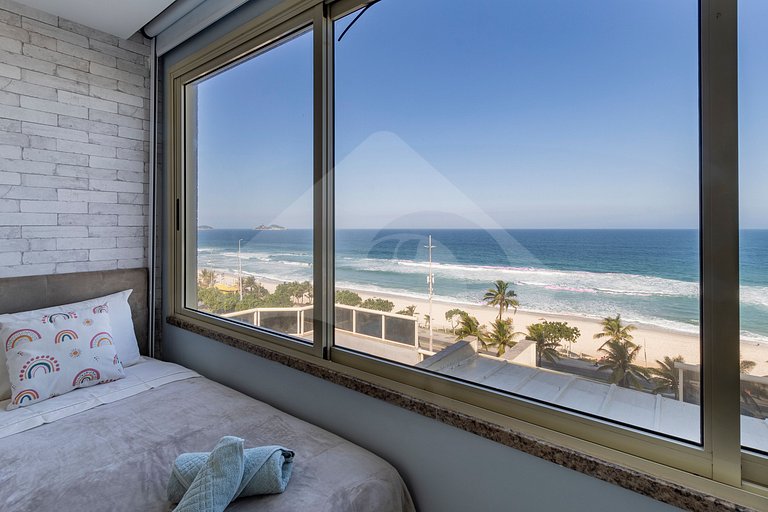 Beachfront: Luxury Duplex Penthouse with Gourmet Area in Bar