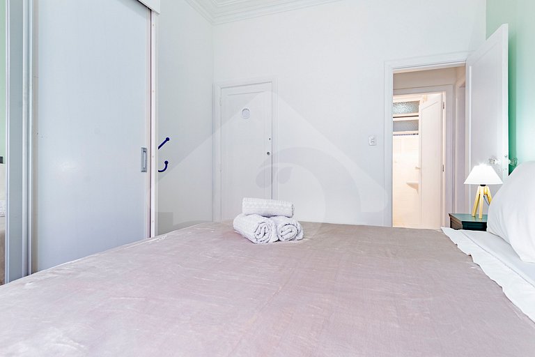 5-min walk to Copacabana Beach | Renovated & Cozy