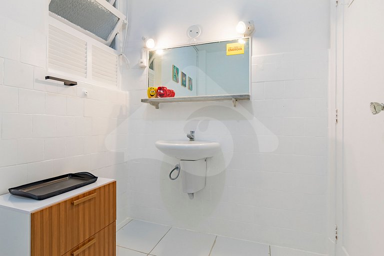 5-min walk to Copacabana Beach | Renovated & Cozy