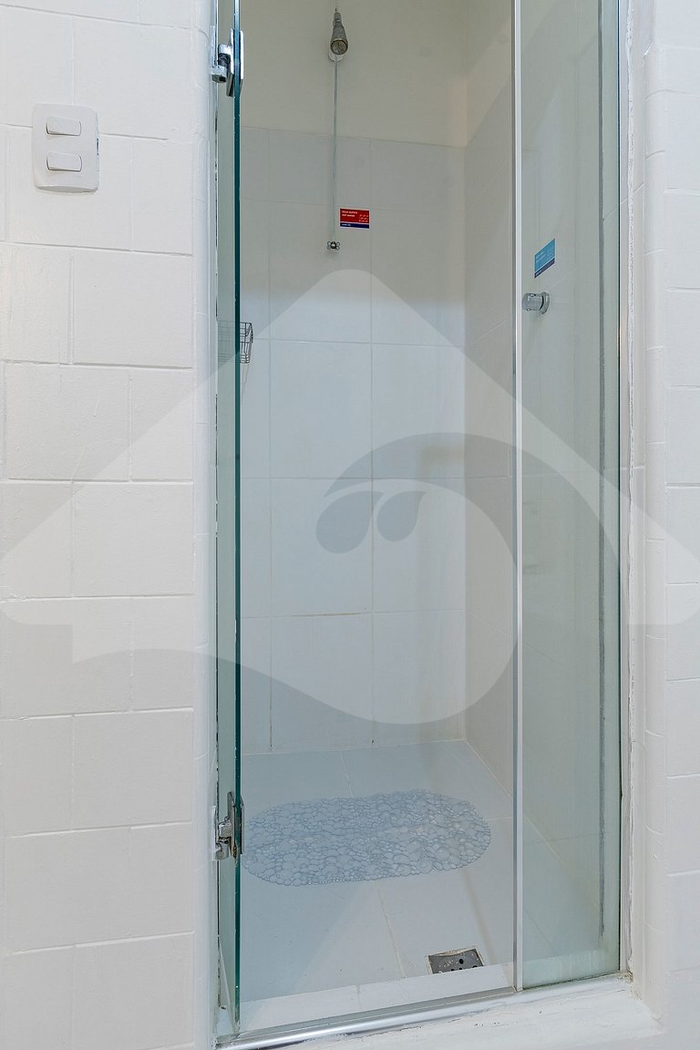 5-min walk to Copacabana Beach | Renovated & Cozy