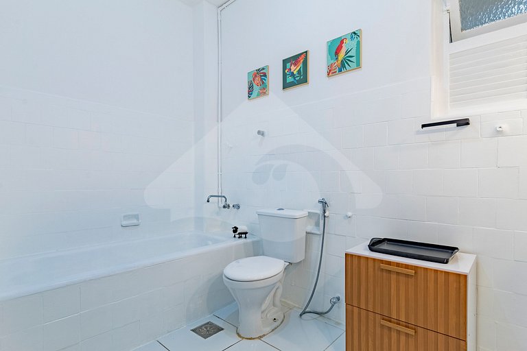 5-min walk to Copacabana Beach | Renovated & Cozy