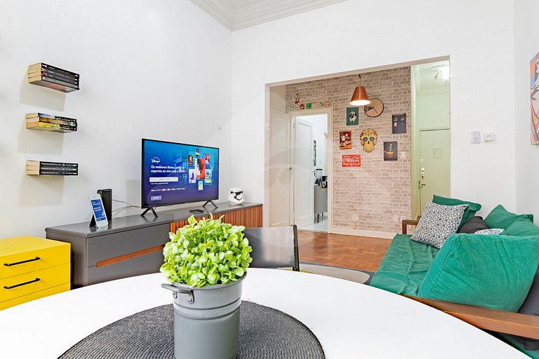 5-min walk to Copacabana Beach | Renovated & Cozy