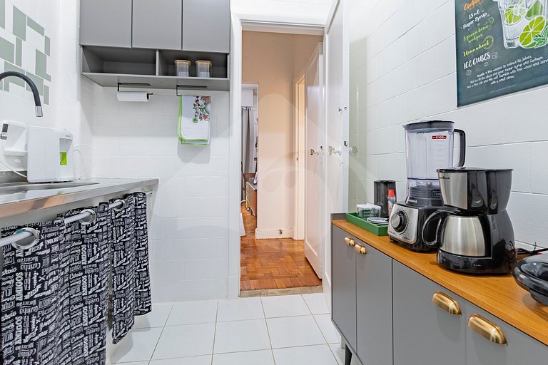 5-min walk to Copacabana Beach | Renovated & Cozy