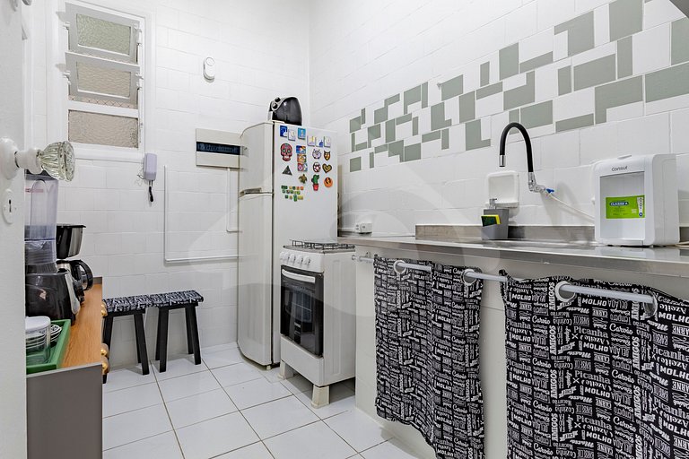 5-min walk to Copacabana Beach | Renovated & Cozy