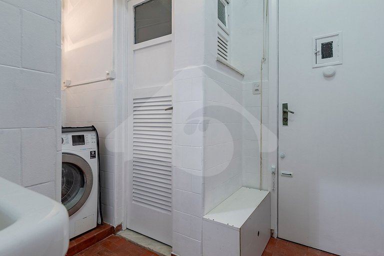 5-min walk to Copacabana Beach | Renovated & Cozy