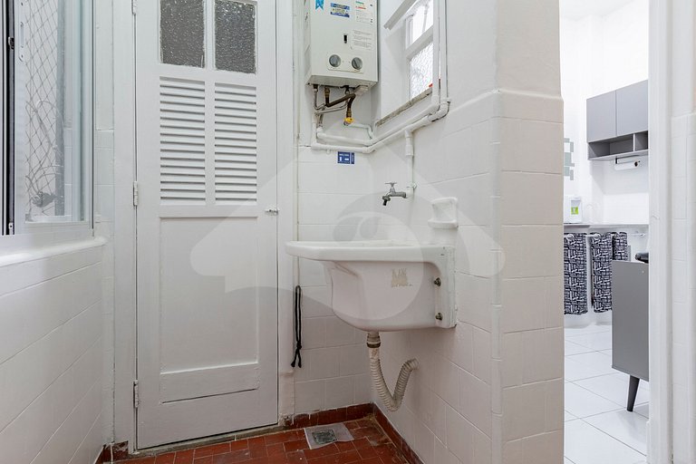 5-min walk to Copacabana Beach | Renovated & Cozy