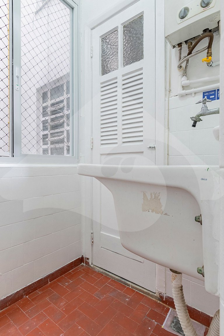 5-min walk to Copacabana Beach | Renovated & Cozy