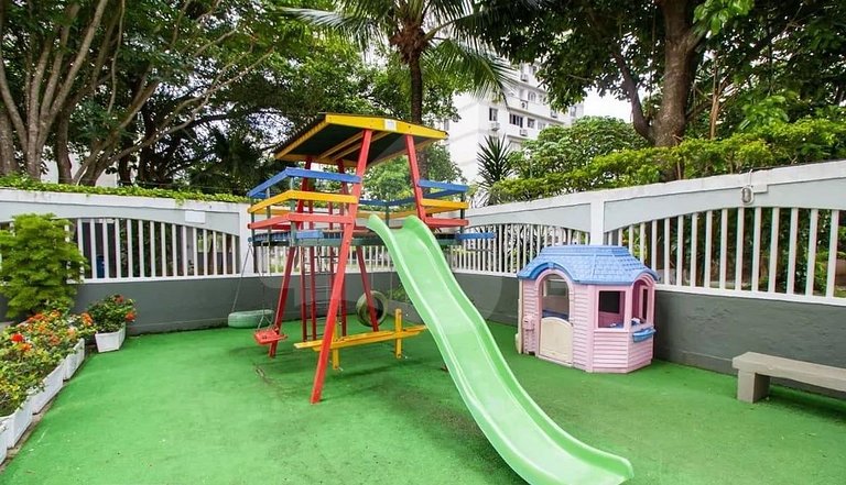 Cozy and renovated | Pool and sports court