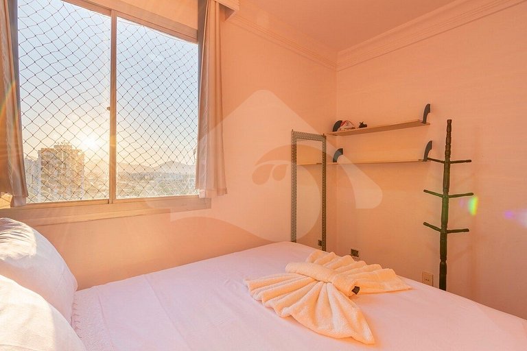 Cozy and renovated | Pool and sports court