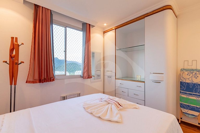 Cozy and renovated | Pool and sports court