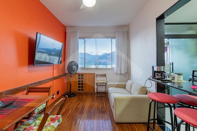 Cozy and renovated | Pool and sports court
