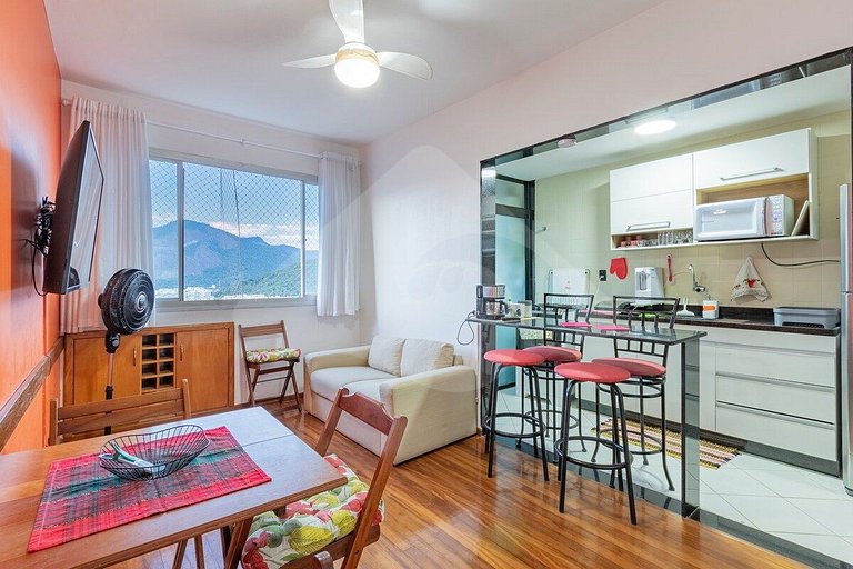 Cozy and renovated | Pool and sports court