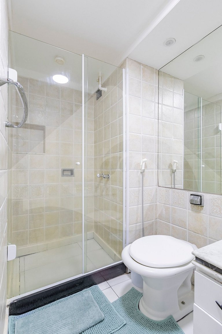 Cozy and renovated | Pool and sports court