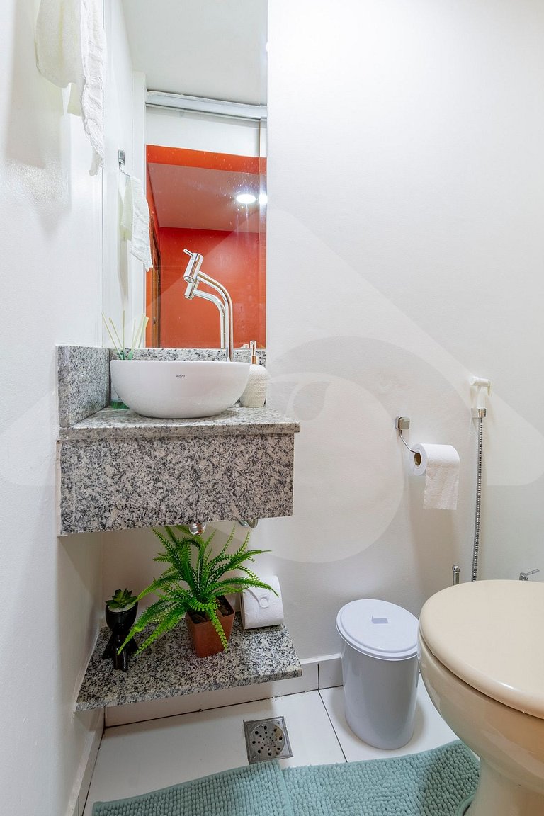 Aconchegante e reformado | Piscina e Quadra