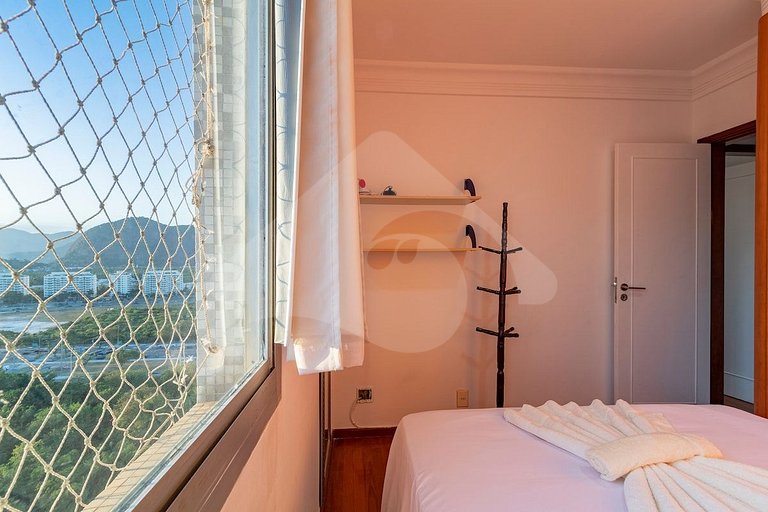 Cozy and renovated | Pool and sports court