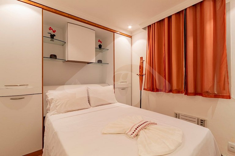 Cozy and renovated | Pool and sports court