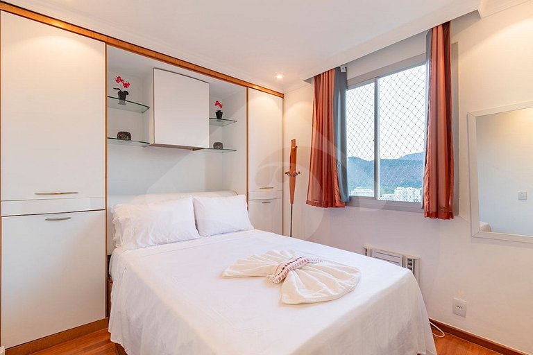 Cozy and renovated | Pool and sports court