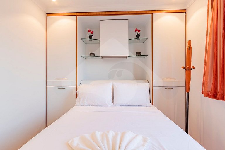 Cozy and renovated | Pool and sports court