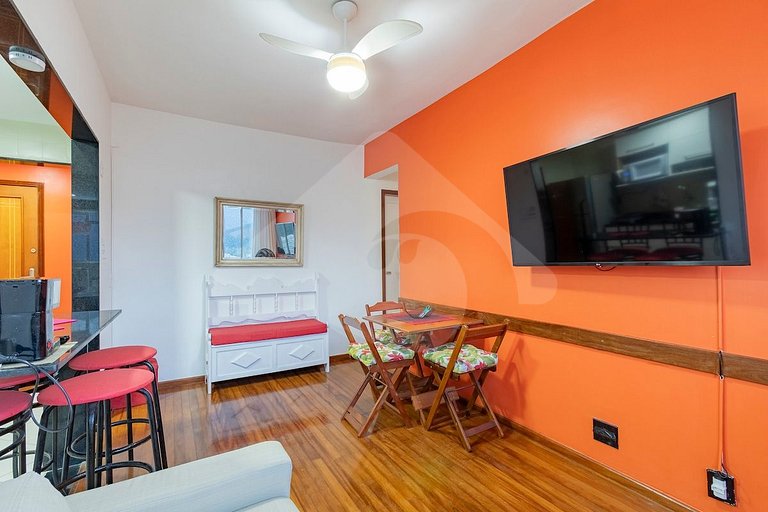 Cozy and renovated | Pool and sports court
