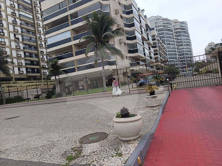 Vista da Praia: Duplex de Luxo com Espaço Gourmet
