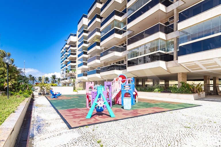 Vista da Praia: Duplex de Luxo com Espaço Gourmet
