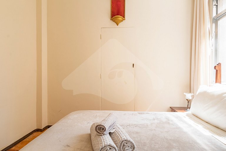 5 min to subway | Classic charm by beach