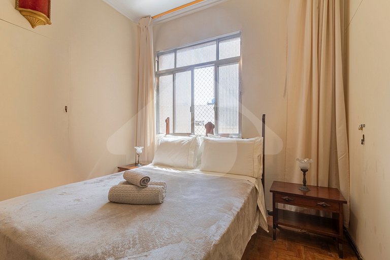 5 min to subway | Classic charm by beach