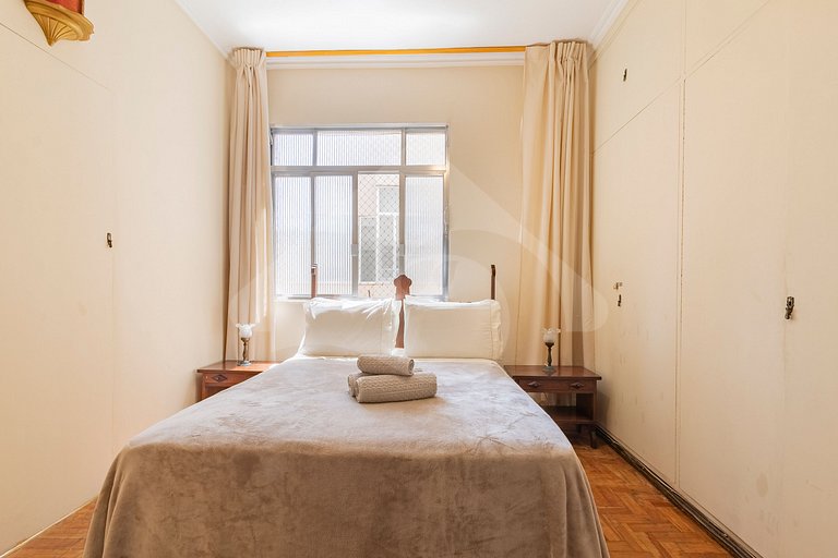 5 min to subway | Classic charm by beach