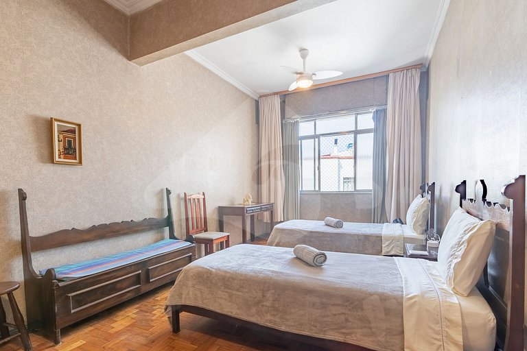 5 min to subway | Classic charm by beach