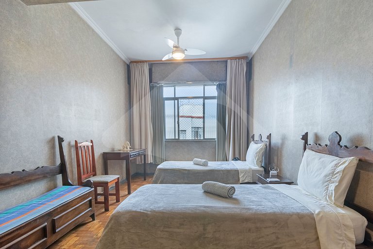 5 min to subway | Classic charm by beach